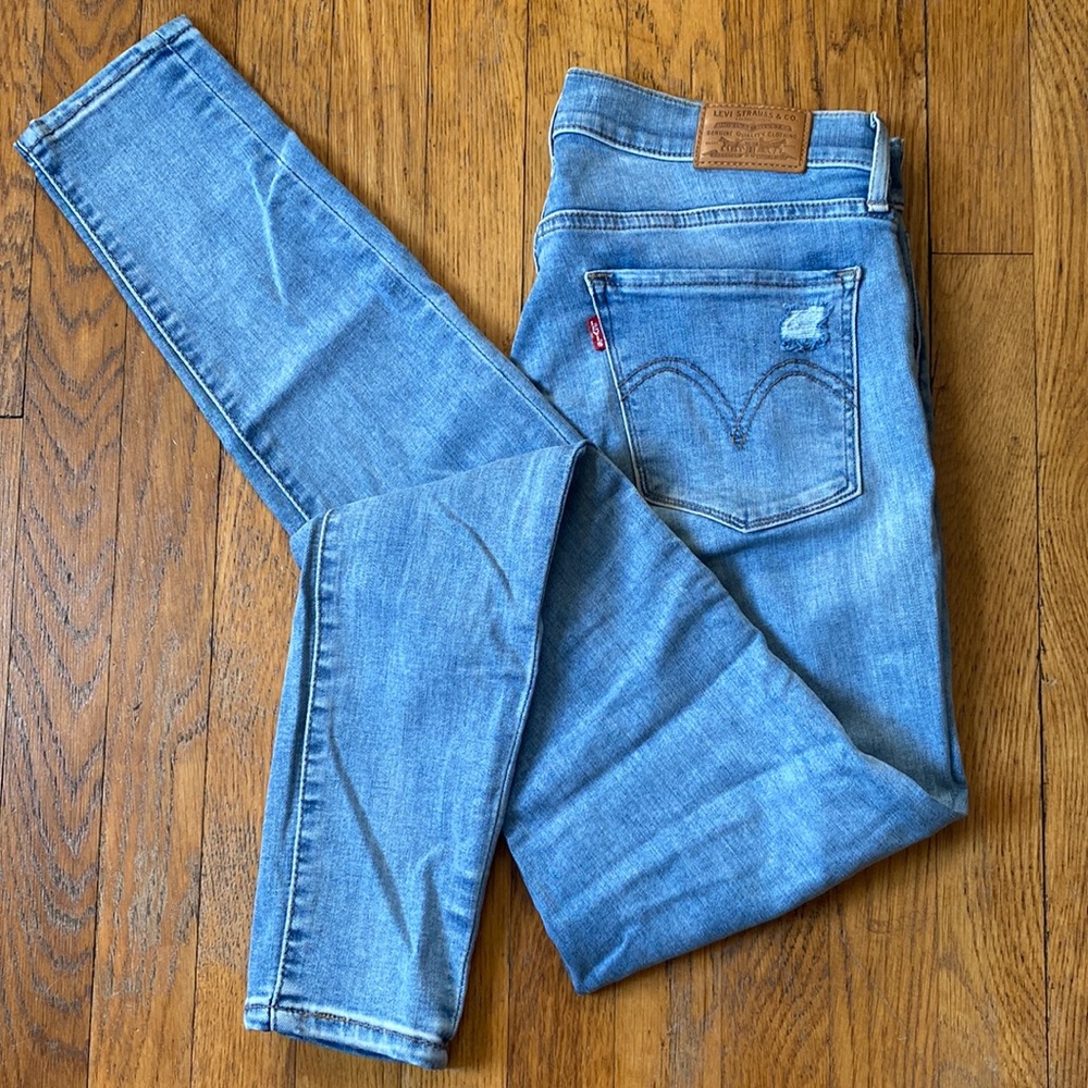 Levi’s Premium Curvy Skinny Distressed Jeans
